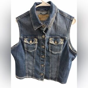 Rhythm in Blues bedazzled woman’s jeans vest size XL! Excellent condition! Cute